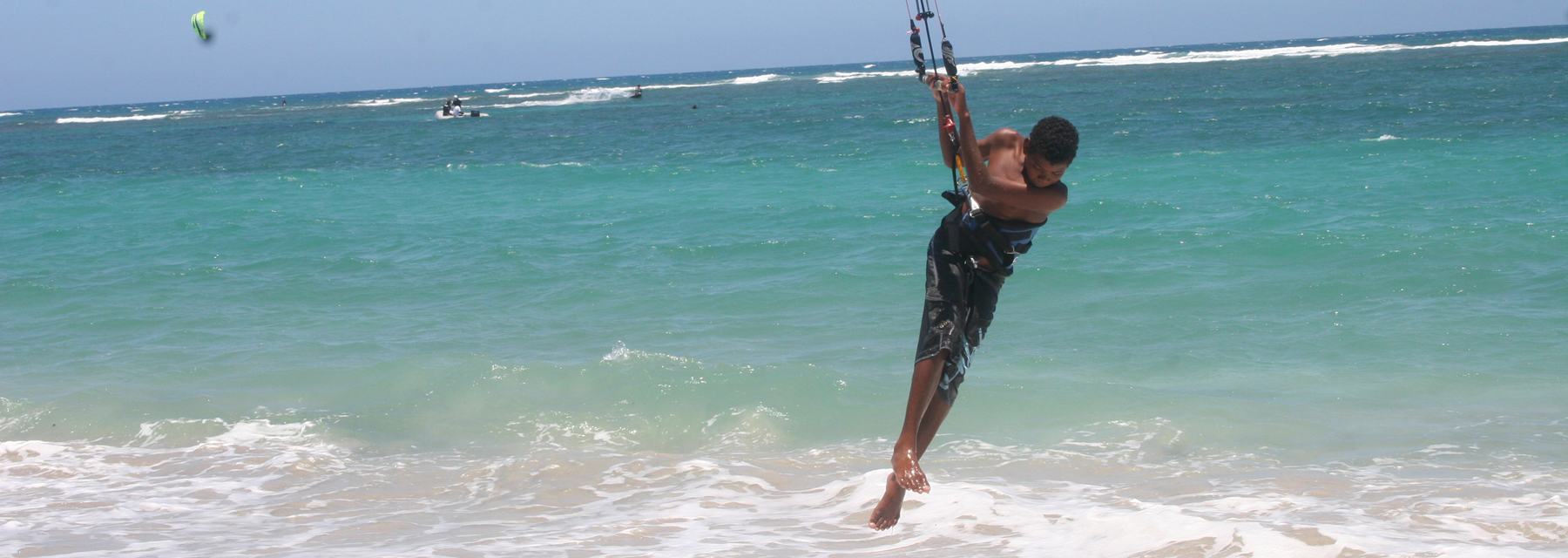 Cabarete kitesurf local saltando